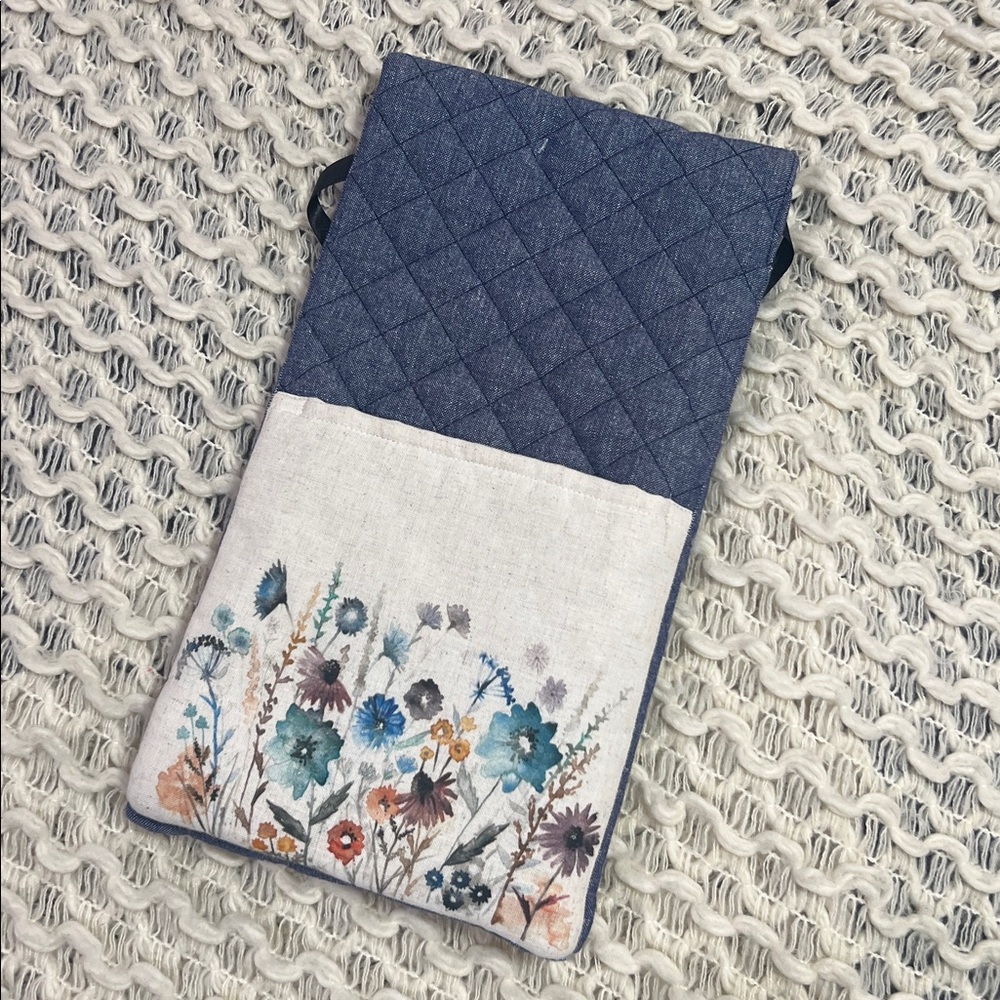 Double Oven Mitt Floral Watercolor Wildflowers with Grid Pattern Stiching - Picture 2 of 8